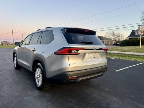 Used 2024 Toyota Grand Highlander AWD image 4