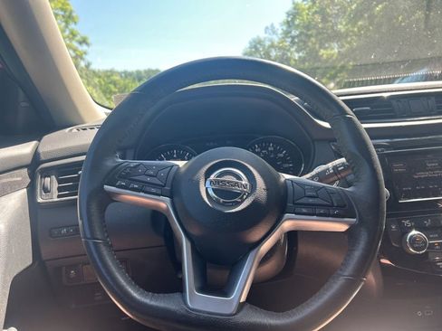 Used 2018 Nissan Rogue SV AWD/4WD image 13