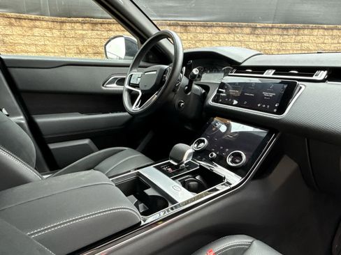 Certified 2022 Land Rover Range Rover Velar R-Dynamic S image 8