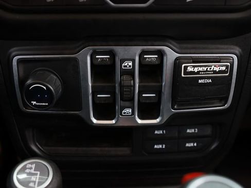 Used 2018 Jeep Wrangler Unlimited Sport S AWD/4WD image 35
