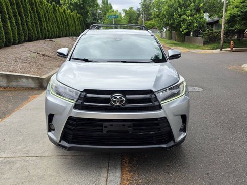 Used 2019 Toyota Highlander SE AWD/4WD image 2