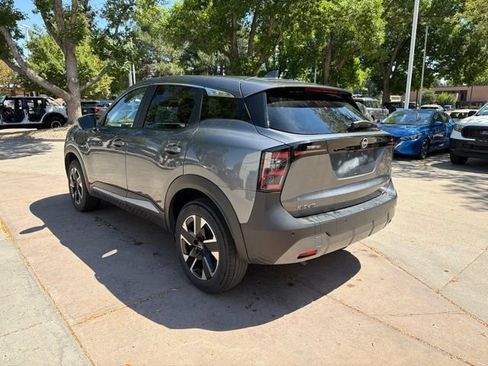 Used 2025 Nissan Kicks SV AWD/4WD image 3