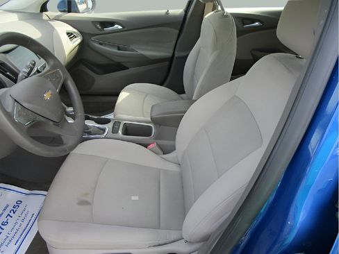 Used 2017 Chevrolet Cruze LT image 21