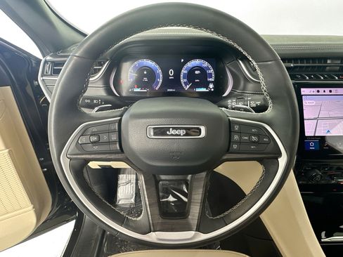 Used 2023 Jeep Grand Cherokee Limited w/ Black Appearance Package image 11