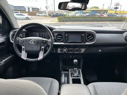 Used 2018 Toyota Tacoma SR5 image 10