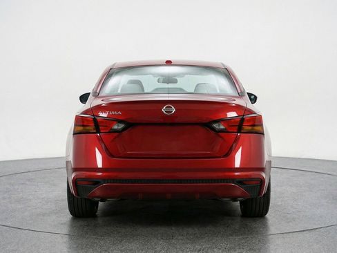Used 2025 Nissan Altima 2.5 SV image 6