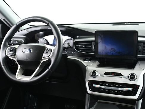 Used 2023 Ford Explorer XLT w/ Equipment Group 202A image 8