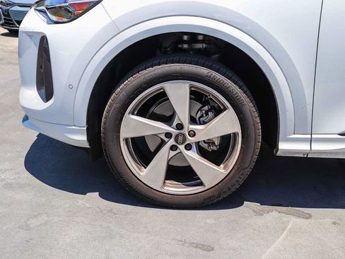 Used 2025 Audi Q5 Premium Plus w/ Premium Plus AWD/4WD image 9
