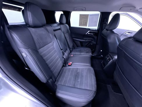 Used 2025 Mitsubishi Outlander SE FWD image 38