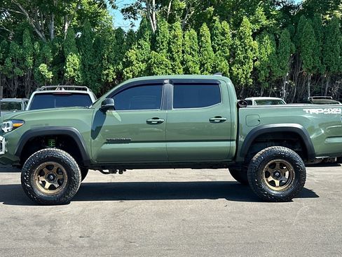 Used 2021 Toyota Tacoma TRD Off-Road w/ Technology Package AWD/4WD image 7