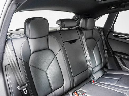 Certified 2026 Porsche Macan AWD/4WD image 5