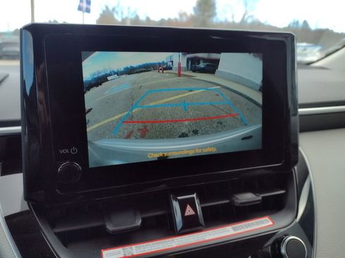 Used 2025 Toyota Corolla LE image 27