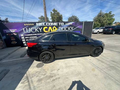 Used 2016 Ford Focus SE w/ Equipment Group 201A FWD image 6