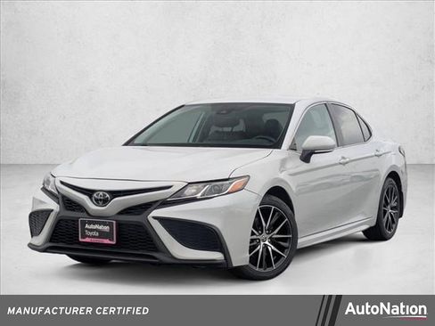 Certified 2024 Toyota Camry SE image 1