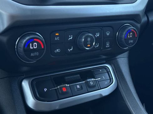 Used 2023 GMC Acadia SLE w/ Driver Convenience Package FWD image 20