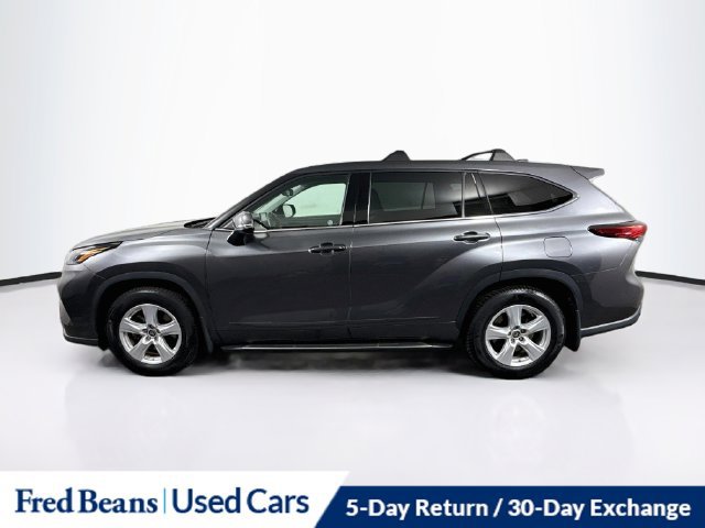 Used 2022 Toyota Highlander LE AWD/4WD image 7