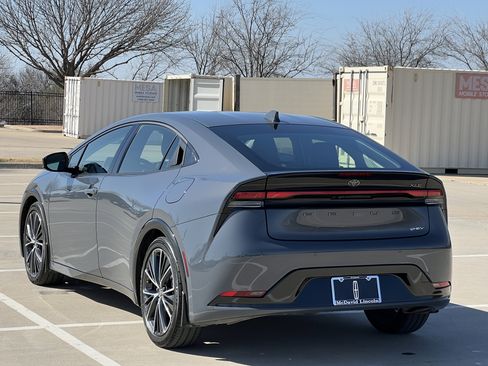 Used 2023 Toyota Prius XLE image 7