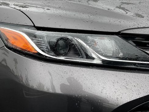 Used 2020 Toyota Camry LE FWD image 25