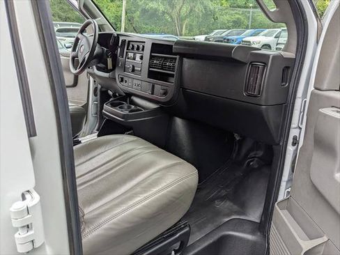 Used 2022 GMC Savana 2500 RWD image 15