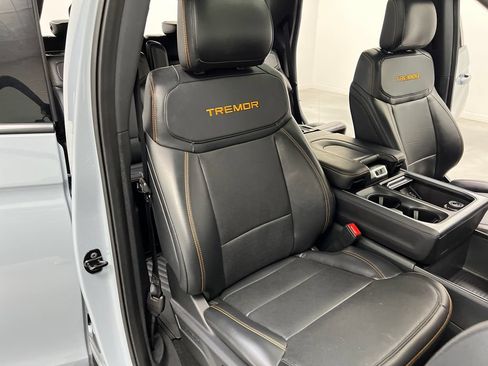 Used 2025 Ford Expedition Tremor AWD/4WD image 30