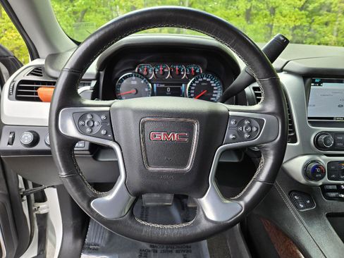 Used 2018 GMC Yukon XL SLT w/ Premium Edition AWD/4WD image 17