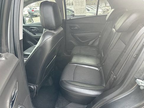 Used 2020 Chevrolet Trax LT w/ LT Convenience Package image 12