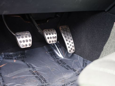 Used 2022 Dodge Challenger R/T w/ Blacktop Package image 29