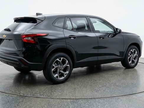 Used 2025 Chevrolet Trax LT image 9