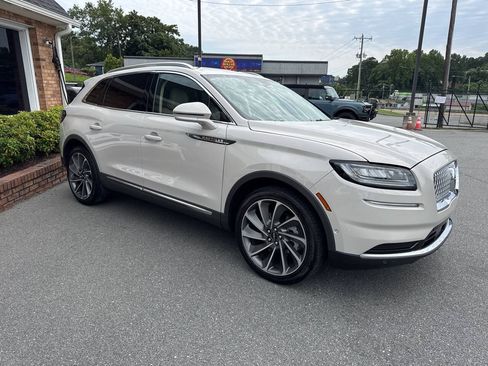 Used 2023 Lincoln Nautilus Reserve w/ Equipment Group 201A FWD image 9