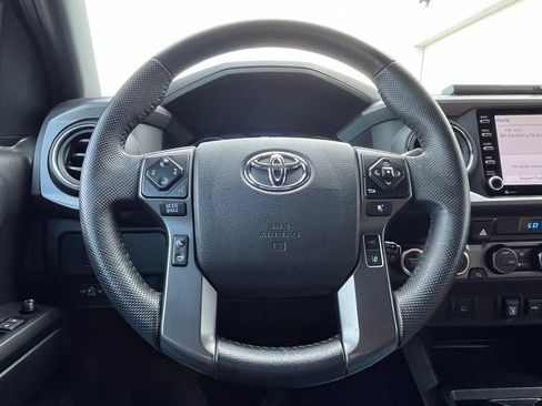 Used 2022 Toyota Tacoma TRD Off-Road AWD/4WD image 12