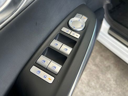 Used 2025 Genesis GV70 2.5T AWD/4WD image 40