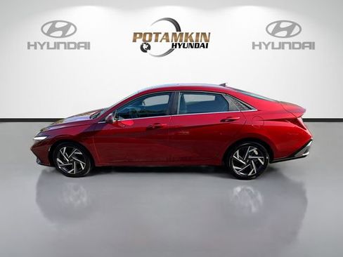 Used 2025 Hyundai Elantra SEL w/ Cargo Package image 8