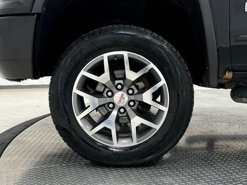 Used 2018 GMC Sierra 1500 SLT AWD/4WD image 38