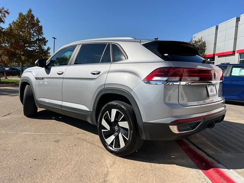Used 2025 Volkswagen Atlas Cross Sport SE image 8