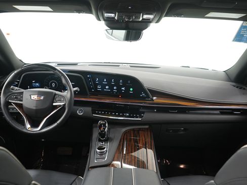 Used 2024 Cadillac Escalade Premium Luxury w/ Performance Package image 17