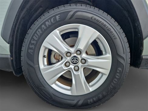 Used 2021 Toyota RAV4 XLE image 15