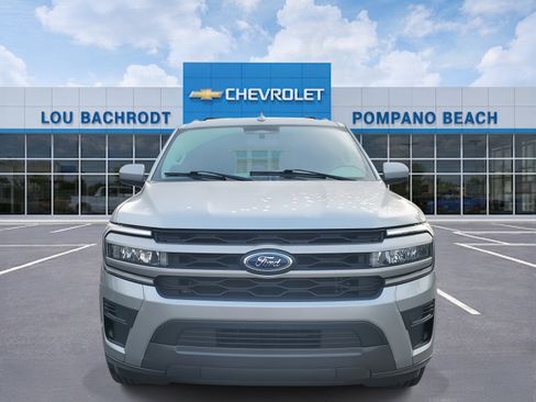 Used 2023 Ford Expedition XLT image 2