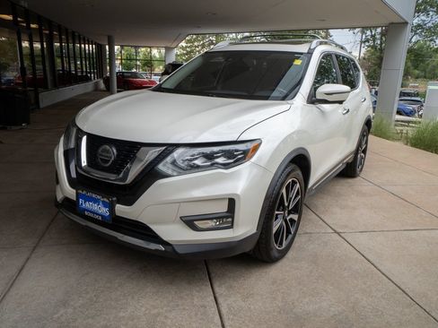 Used 2018 Nissan Rogue SL w/ Premium Package AWD/4WD image 3