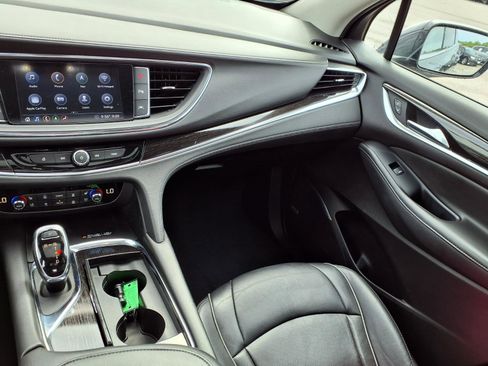 Used 2021 Buick Enclave Avenir w/ Avenir Technology Package AWD/4WD image 4