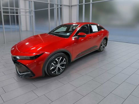 Used 2023 Toyota Crown XLE image 4