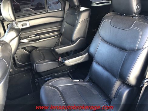 Used 2020 Ford Explorer ST w/ ST Street Pack image 5