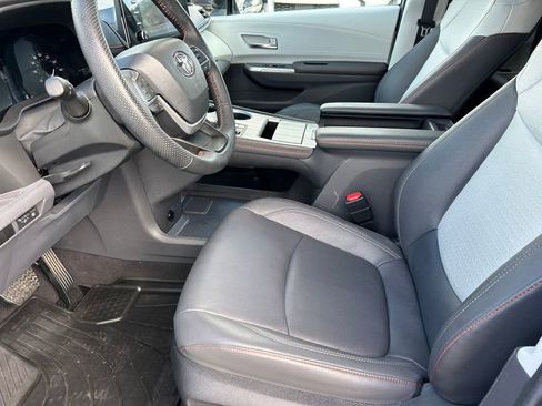 Used 2024 Toyota Sienna XSE w/ XSE Plus Package image 11