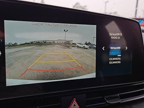 Used 2025 Hyundai Elantra SEL FWD image 15