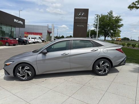New 2026 Hyundai Elantra Limited FWD image 2