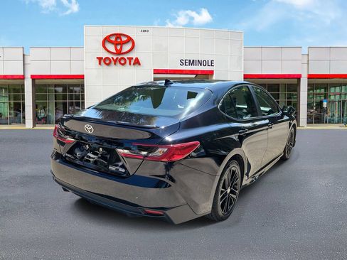 Used 2025 Toyota Camry SE FWD image 3