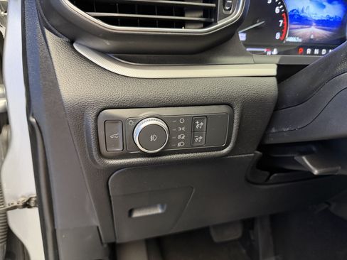 Used 2020 Ford Explorer XLT w/ Equipment Group 202A RWD image 14
