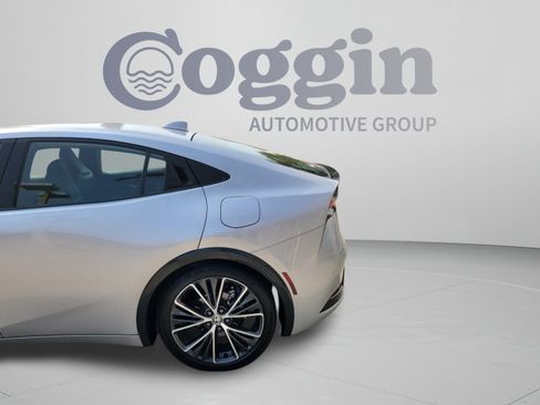 Used 2025 Toyota Prius XLE FWD image 35