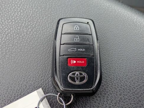 Used 2025 Toyota Camry SE FWD image 31