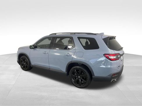 Used 2025 Honda Pilot Black Edition image 7