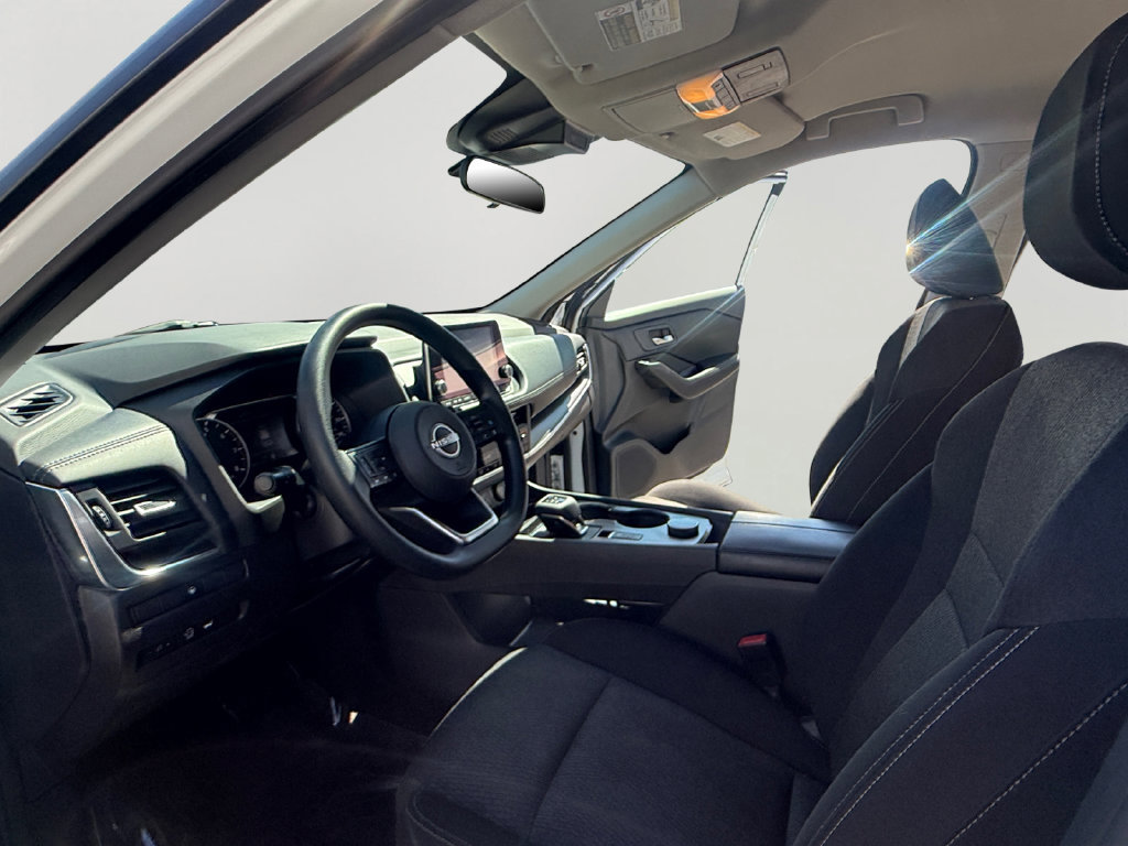 Used 2024 Nissan Rogue SV AWD/4WD image 9